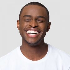 Are There Advantages to Involving a Dentist for Cosmetic Teeth Whitening?